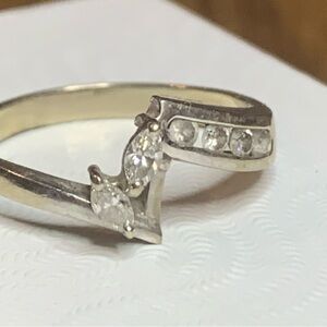 14kt White Gold 💎 Diamond Asymmetrical Women's Ring! So pretty 😍